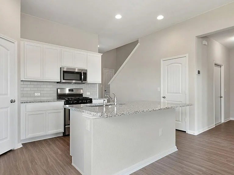 956 Dubina Ave — Photo 7