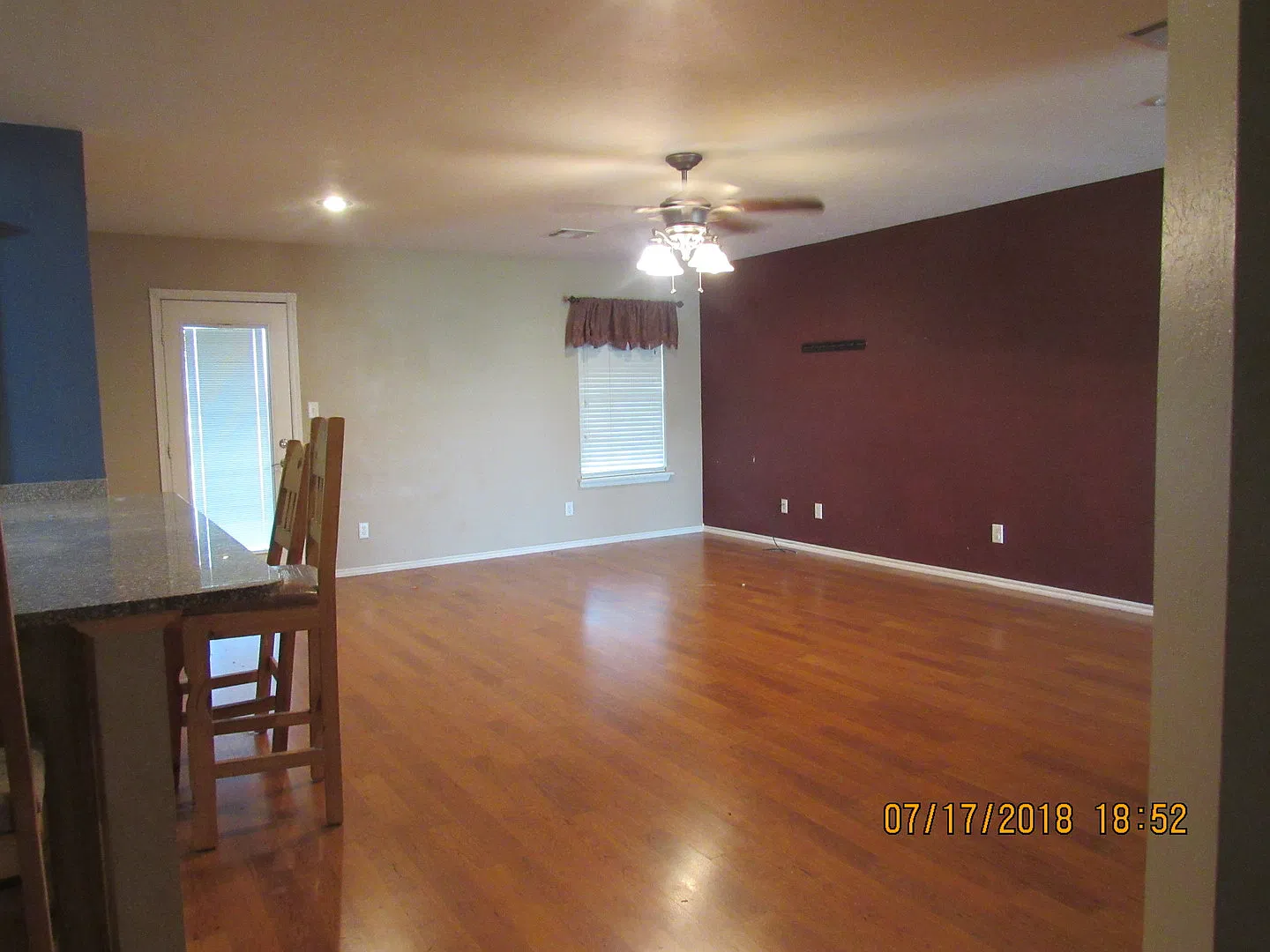 Large with Land Galore, Peace & Quiet — Photo 3
