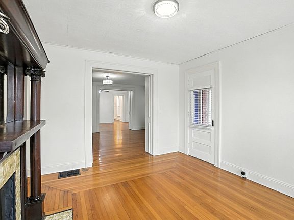 4th image of 218 Brown St