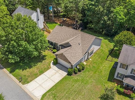 4th image of 124 Dannyn Grove Ct