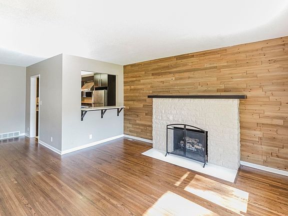 2nd image of 239 S Parkwood Ln