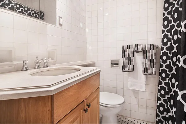 Rented by WAM Partners - William Moses Co. | media 62