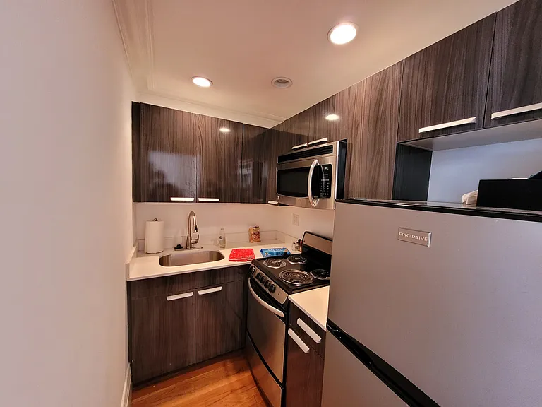 254 Newbury St #5 — Photo 4