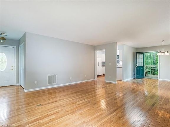 2nd image of 5 Sioux Dr