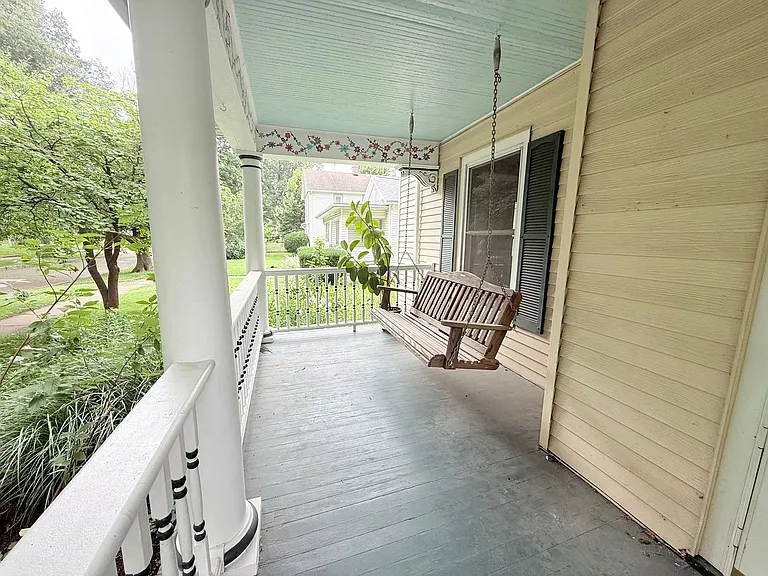 906 N Evans St — Photo 2