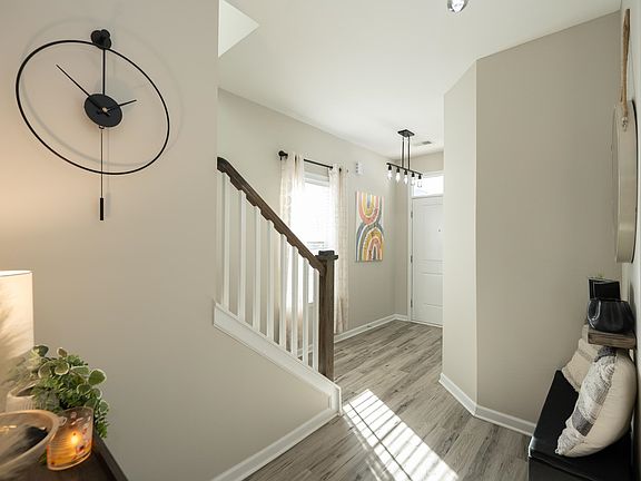 3rd image of 416 N Ivestor Ct