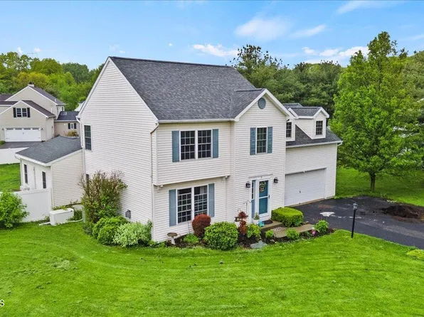 19 Spring Landing Boulevard, Wynantskill, NY 12198