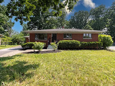 5633 Maplewood Dr photo 1