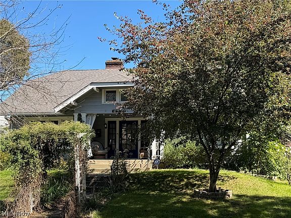 2nd image of 473 S Sunset View Dr