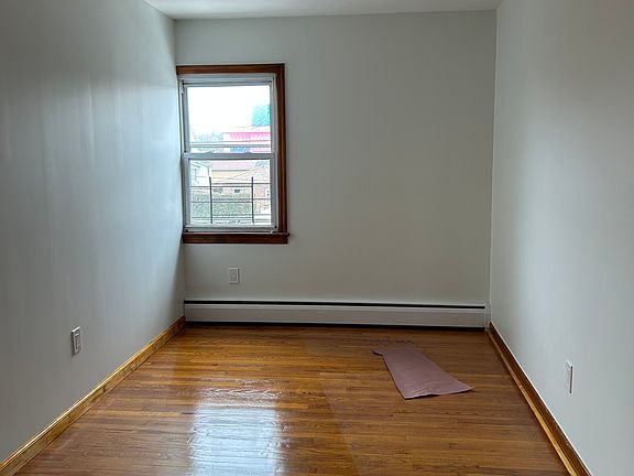 5th image of 134 Bernard St Unit 2