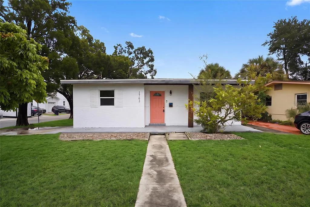 3 bed, 2.0 bath, 1393 sqft, $3,200 — Photo 1