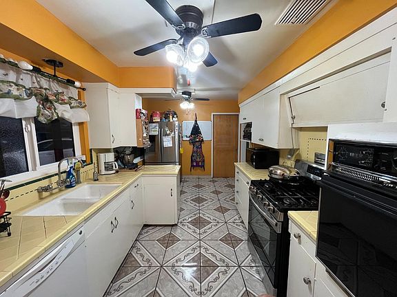 4th image of 220 W Wayside Dr