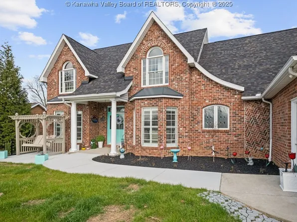 203 Pembroke Sq, Charleston, WV 25314