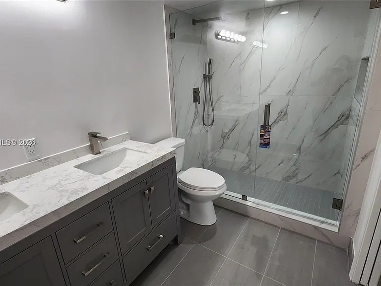 2403 Antigua Cir #L2 — Photo 12