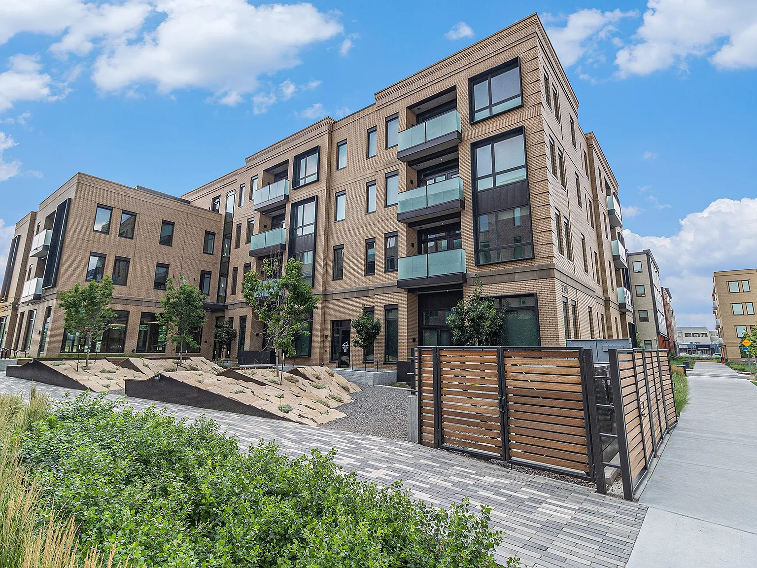 Pearl at Boulder Commons — Photo 1