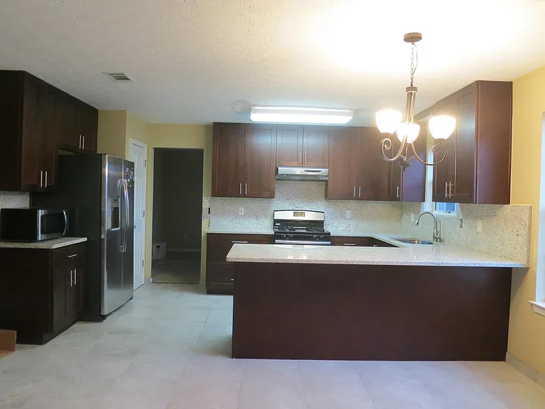 1294 Sydney Pond Cir — Photo 9