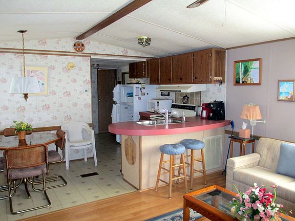 5th image of 67 Wintergreen Drive