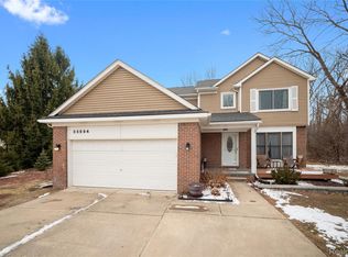 33594 Harlowshire St, Farmington Hills, MI 48335