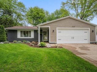 909 Salem Dr, Huron, OH 44839