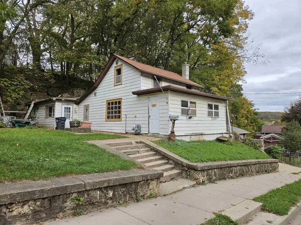 335 Gear St, Galena, IL 61036
