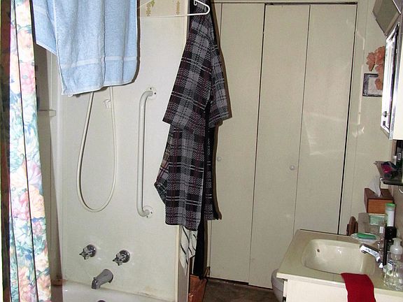 Main floor bathroom