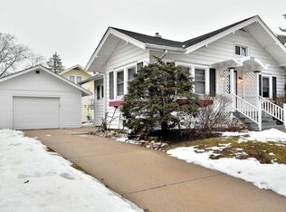 290 N Commonwealth Ave, Elgin, IL 60123