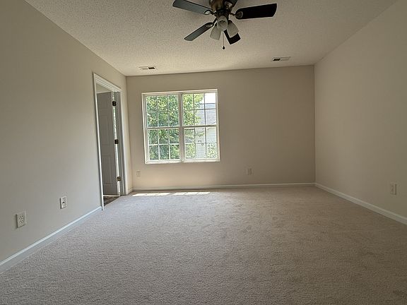 5th image of 101 Graystar Rd
