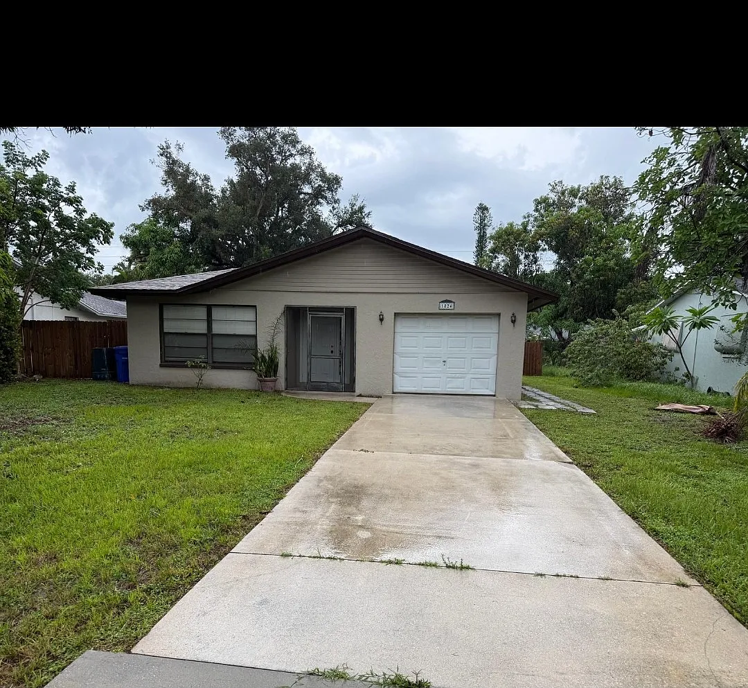3 bed, 1294 sqft, $2,000 — Photo 1