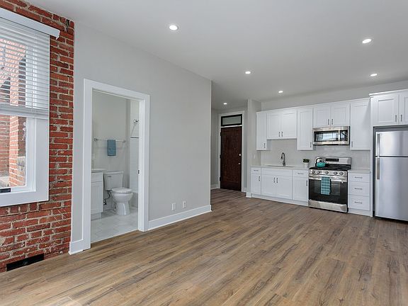 5th image of 149 S Los Robles Ave APT 206