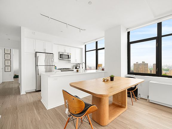 5th image of 424 Bedford Ave APT 19B