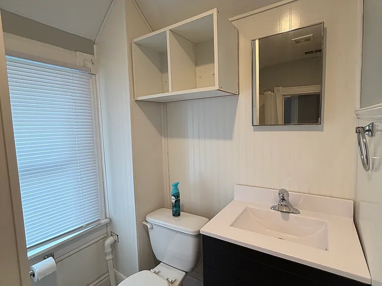 1117 W High St #B — Photo 13