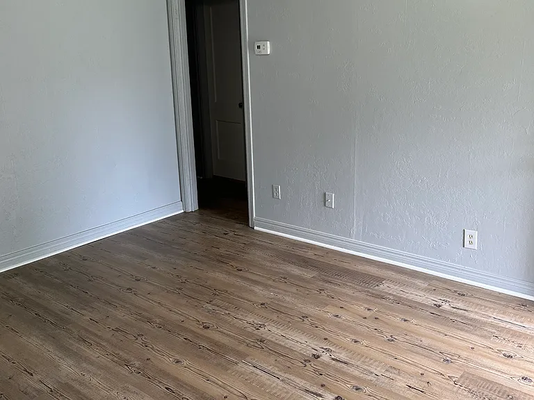 115 E Johnson St — Photo 8