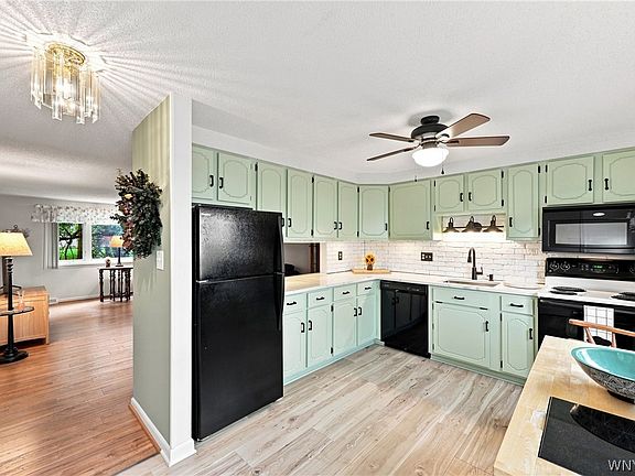 5th image of 25 Stoneledge Ct