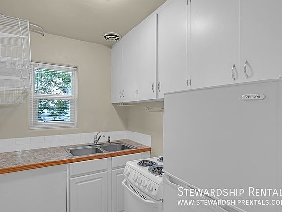 3rd image of 942 E 18th Ave APT 3