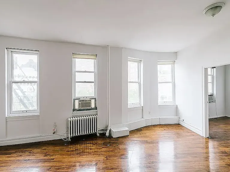2 Bank St #6 — Photo 3