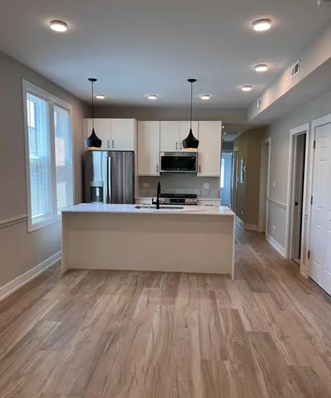 2934 N Avers Ave #2 — Photo 4