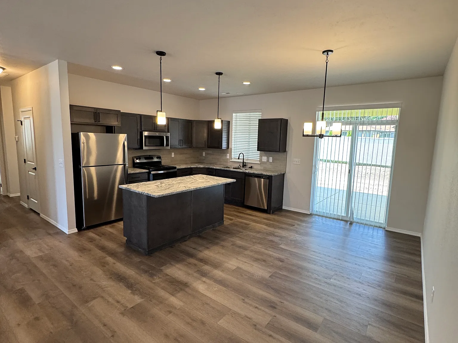 3 bed, 1500 sqft, $2,595 — Photo 3