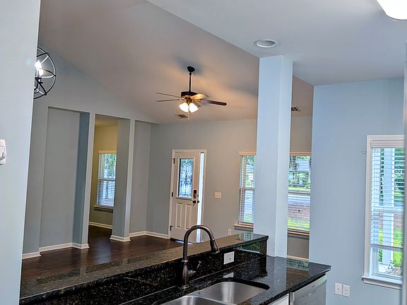 4th image of 218 Port Royal Dr