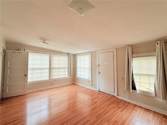 3rd image of 809 Cook