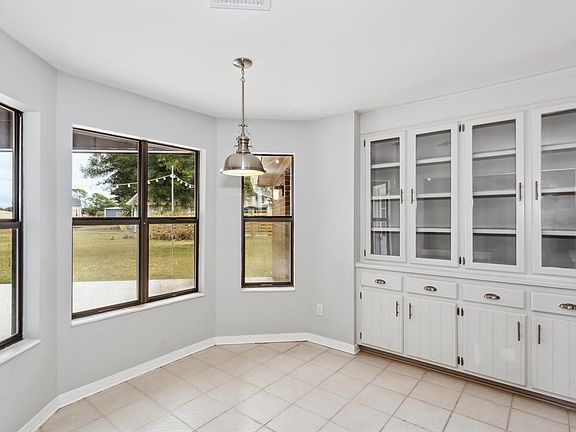 5th image of 1204 Bayview Ln