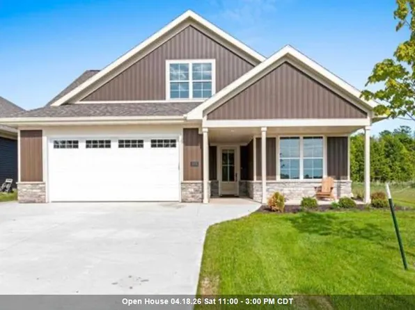 895 Black Swan Dr, Menasha, WI 54952