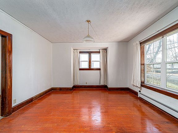 2nd image of 1608 Leer St