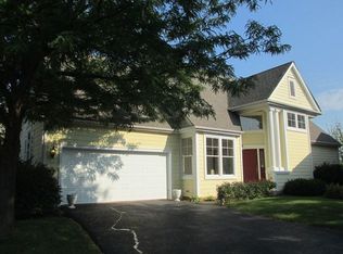 710 Viewpointe Dr, St Charles, IL 60174