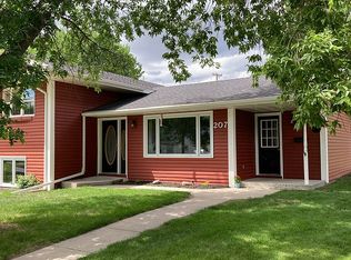 207 10th St NW, Devils Lake, ND 58301