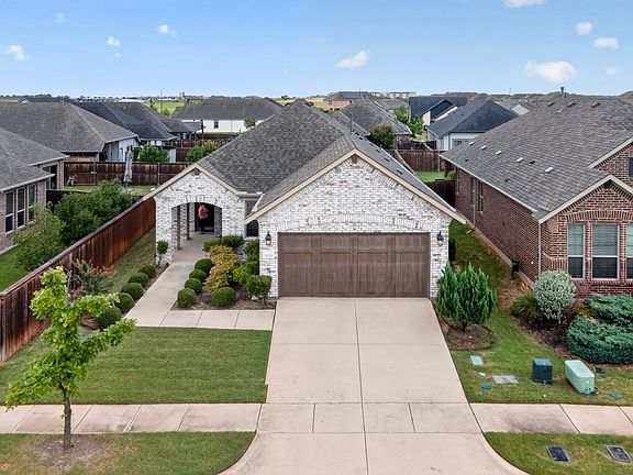2nd image of 1635 Sweetwater Way