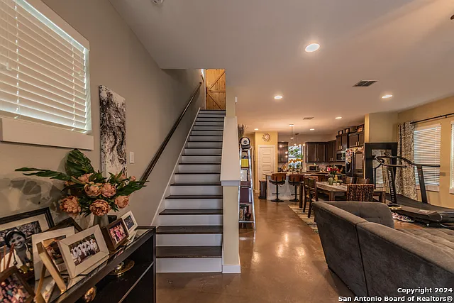 2 bed, 2.5 bath, 1318 sqft, $2,500 — Photo 3