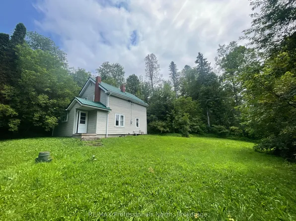 1038 Gooderham St, Highlands East, ON K0M 1R0