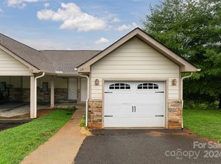 15 Rotunda Cir, Asheville, NC 28806