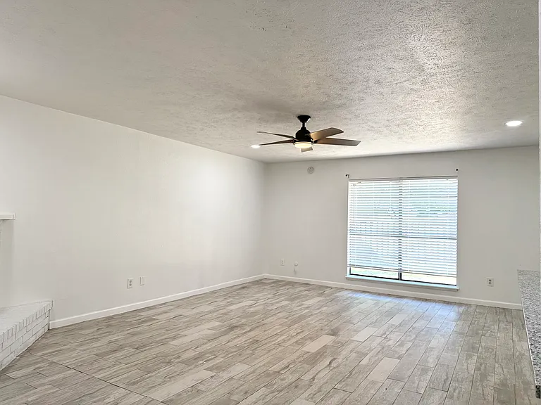 545 Oldbridge Dr — Photo 13