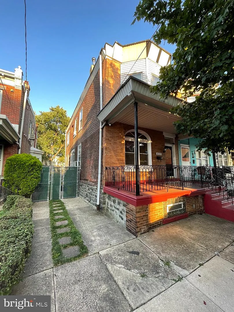 4729 A St photo 1